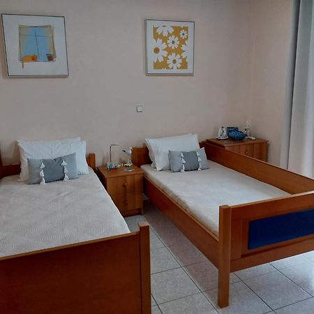Elegant Apartment Near The Beach Néa Péramos Exteriör bild