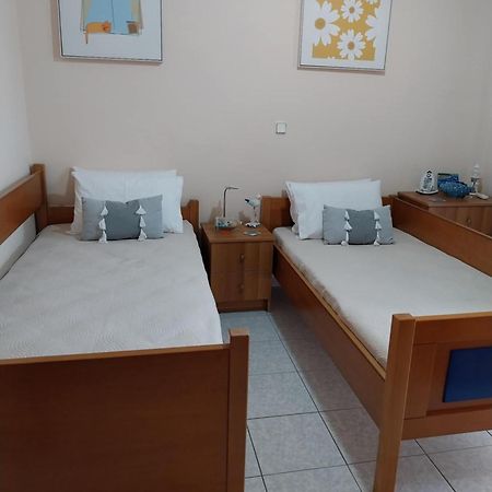 Elegant Apartment Near The Beach Néa Péramos Exteriör bild