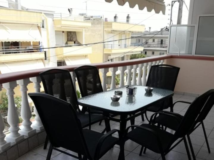 Elegant Apartment Near The Beach Néa Péramos Exteriör bild