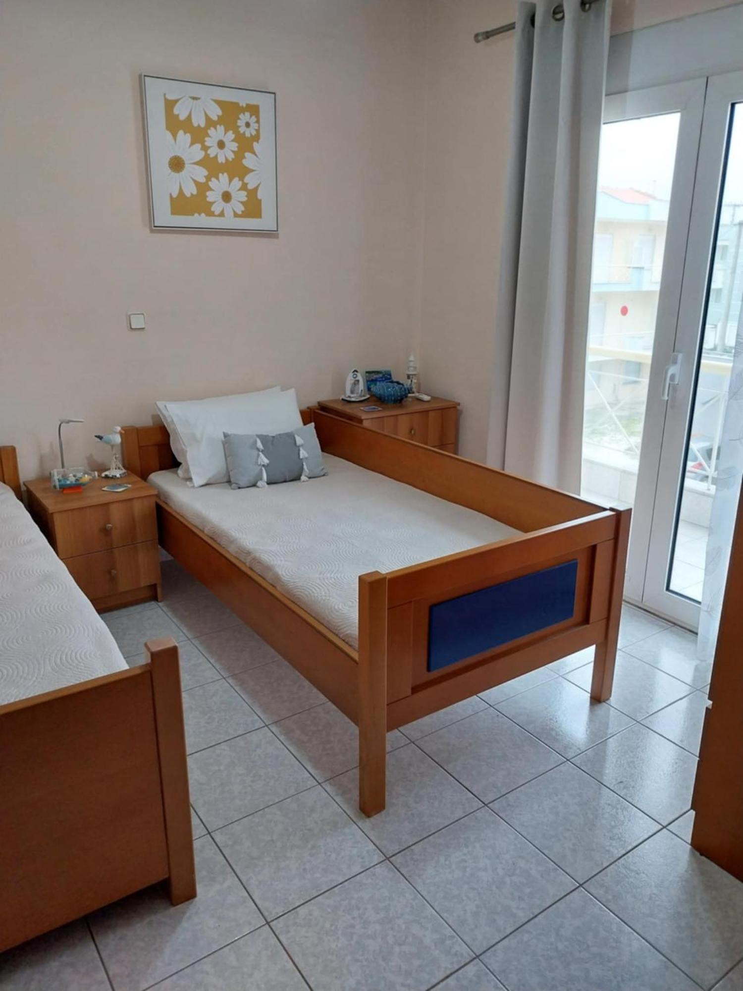 Elegant Apartment Near The Beach Néa Péramos Exteriör bild