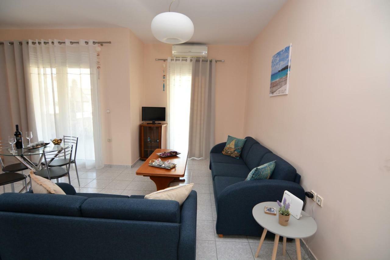 Elegant Apartment Near The Beach Néa Péramos Exteriör bild