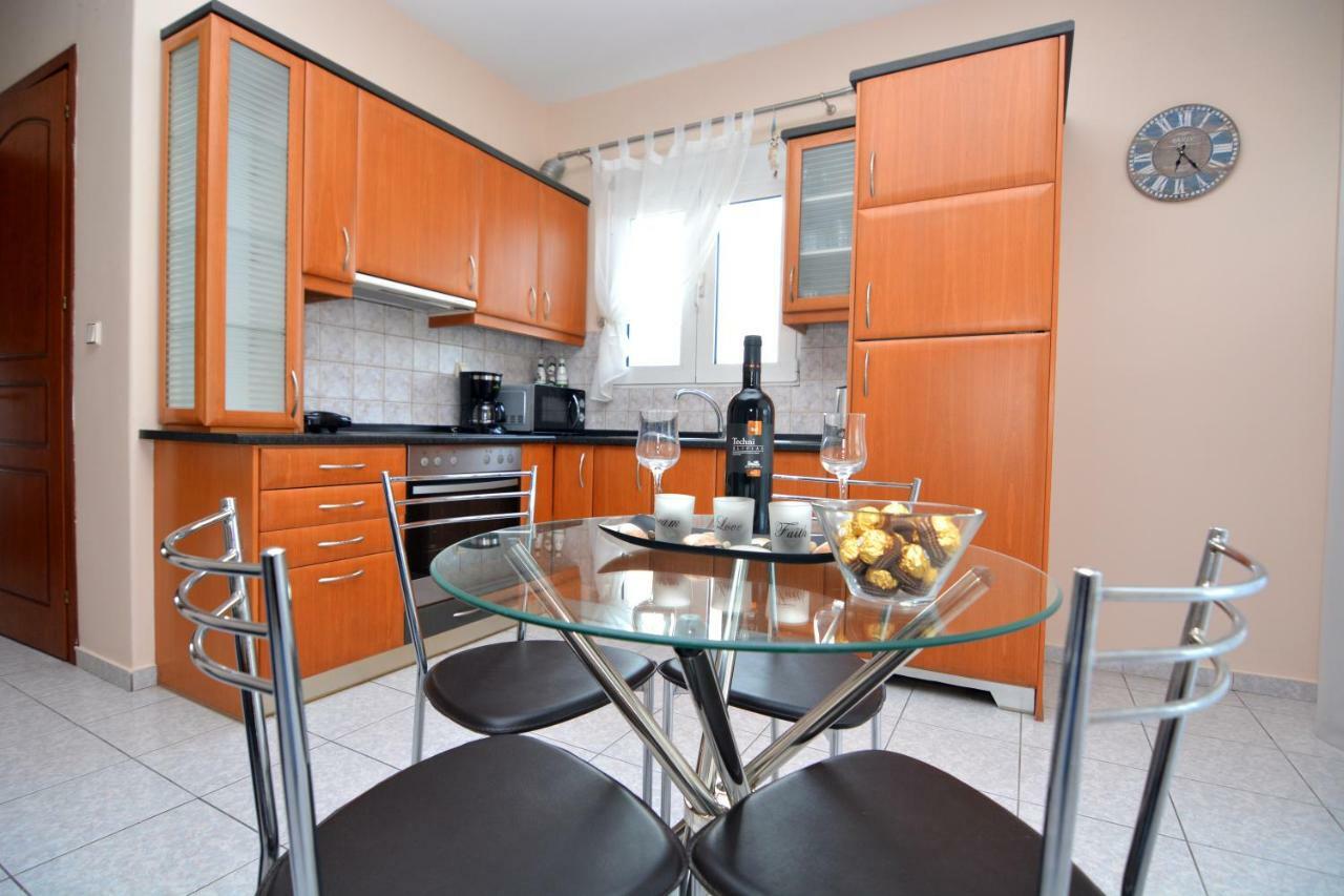 Elegant Apartment Near The Beach Néa Péramos Exteriör bild
