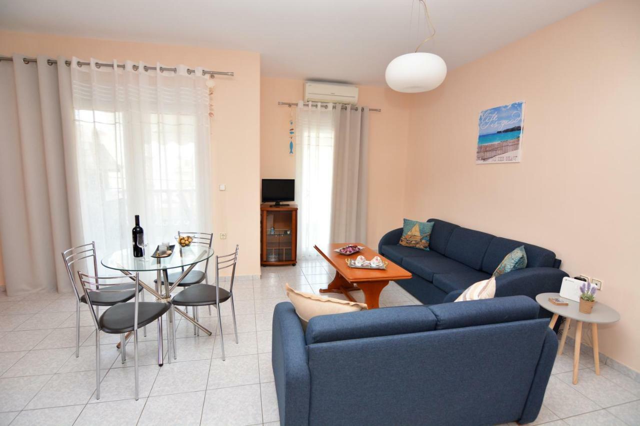 Elegant Apartment Near The Beach Néa Péramos Exteriör bild