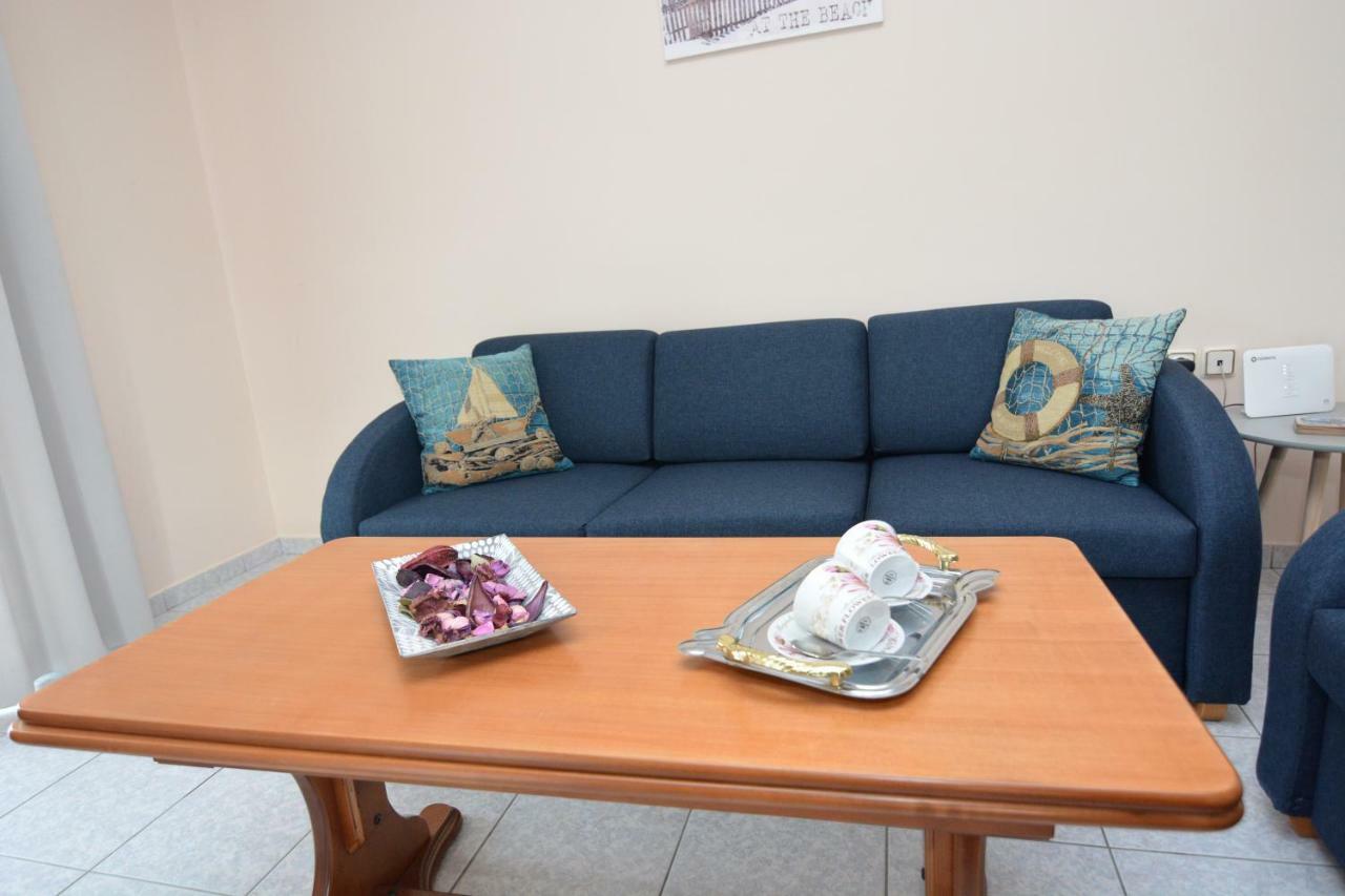 Elegant Apartment Near The Beach Néa Péramos Exteriör bild