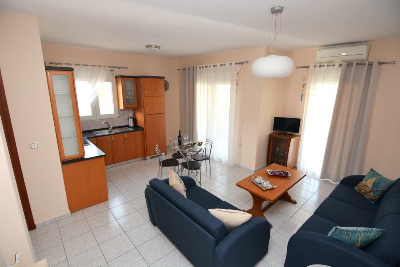 Elegant Apartment Near The Beach Néa Péramos Exteriör bild