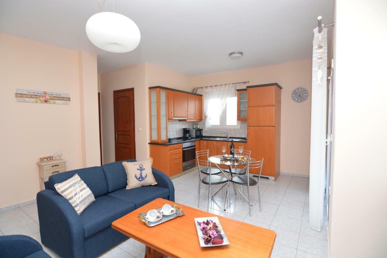 Elegant Apartment Near The Beach Néa Péramos Exteriör bild