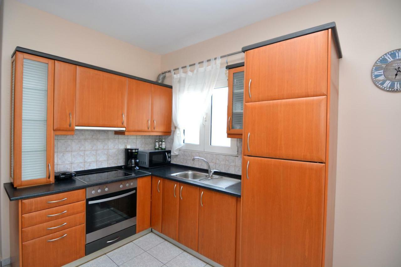 Elegant Apartment Near The Beach Néa Péramos Exteriör bild