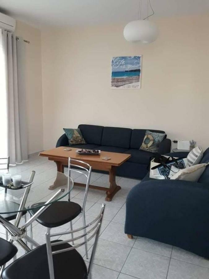 Elegant Apartment Near The Beach Néa Péramos Exteriör bild