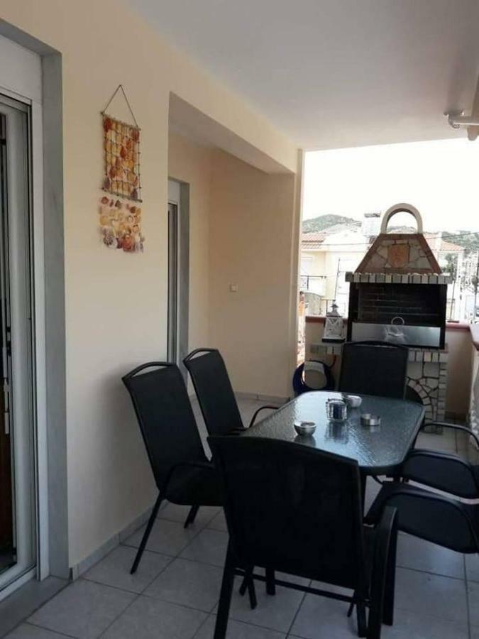 Elegant Apartment Near The Beach Néa Péramos Exteriör bild